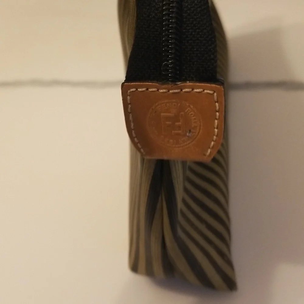 Vintage FENDI Cosmetics bags - Picture 4 of 8